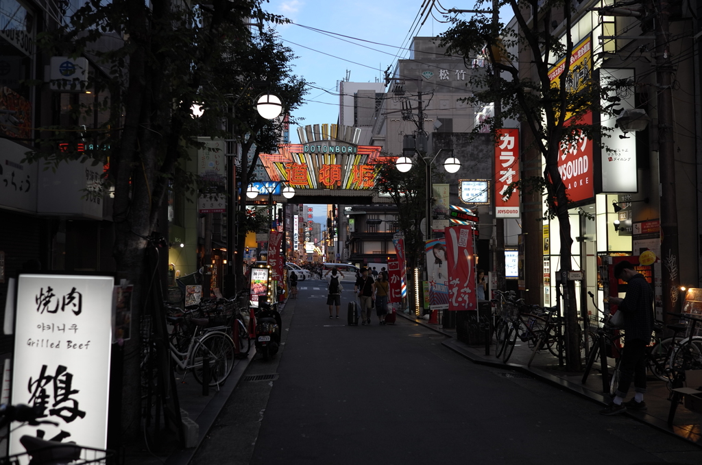 都会の寸景2 繁華街