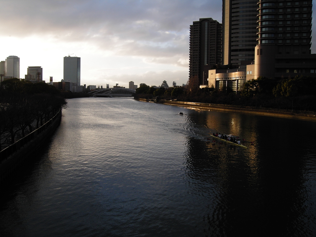天満大川　寒い朝