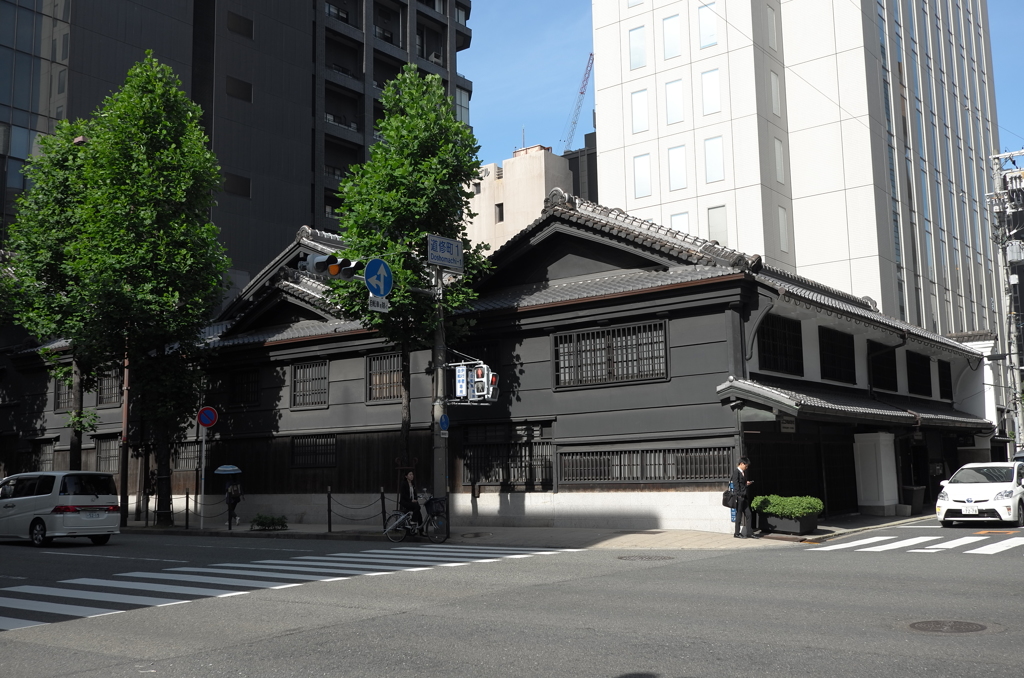 都会の寸景　古い