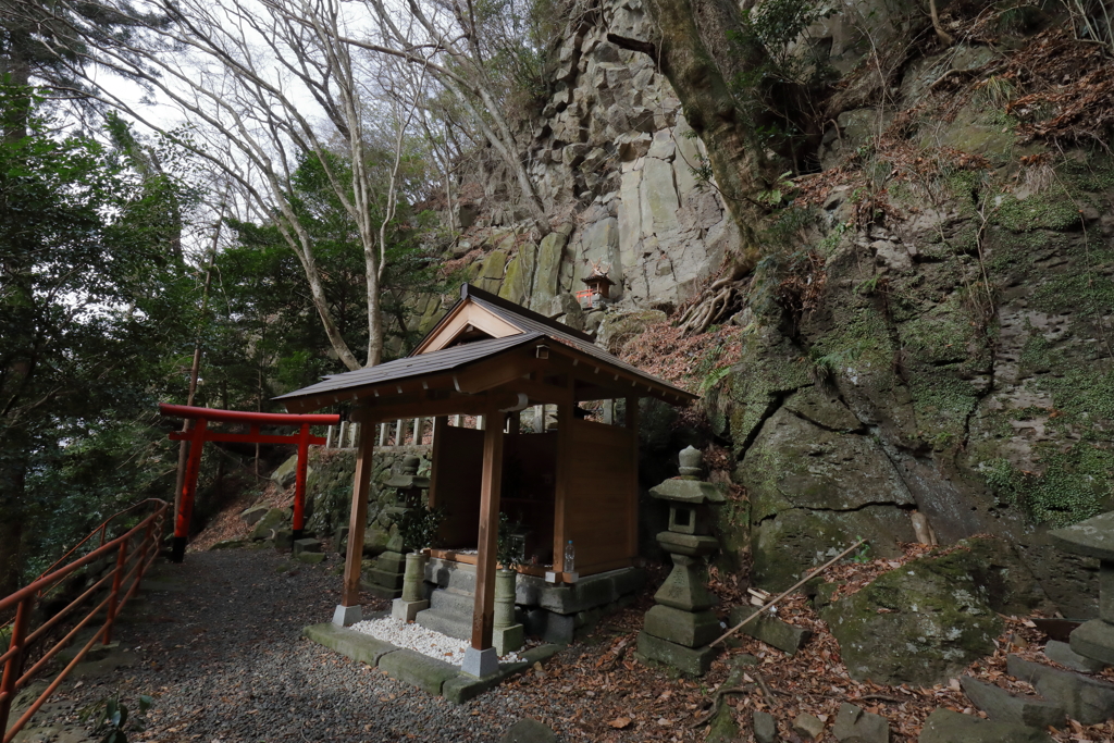 奇岩の神社　赤岩尾神社