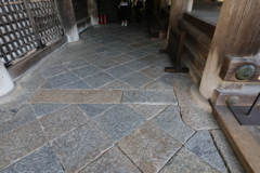 本堂の石畳