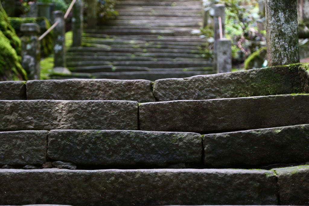 Steps to Heaven 室生寺の石段