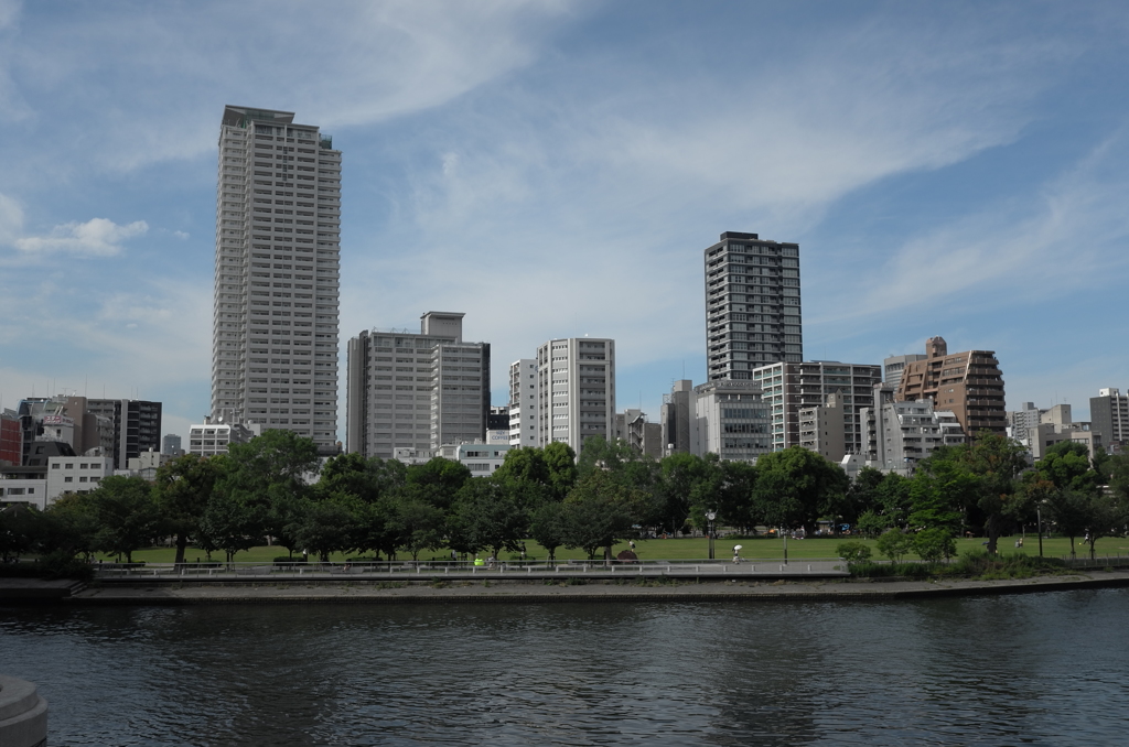 都会の寸景　広い