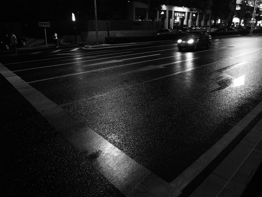 雨に濡れた道路