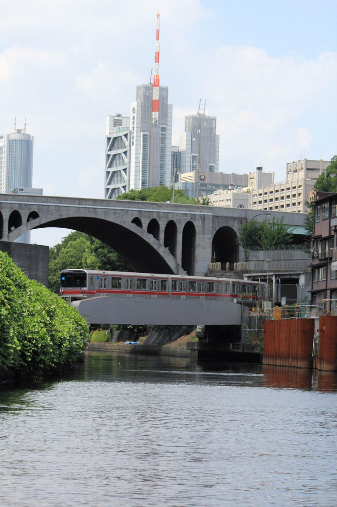 地上を走る地下鉄