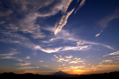 湘南平の夕暮れと富士山