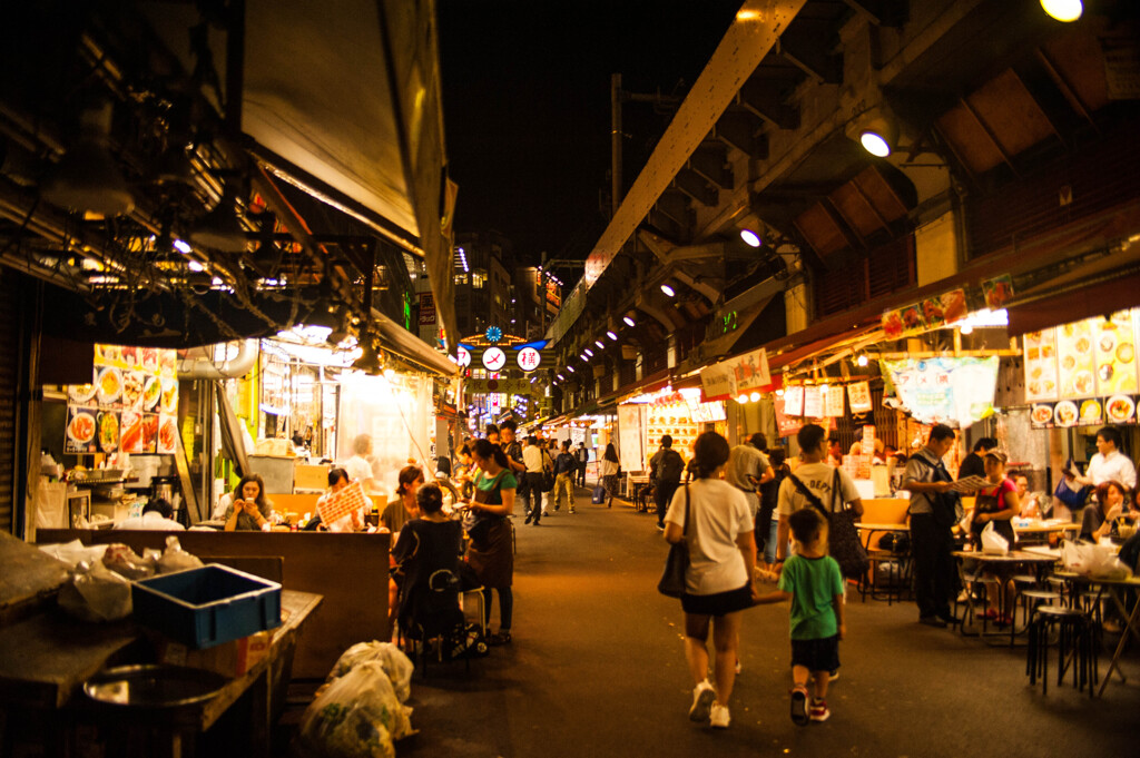 夜のアメ横　アジアン食堂