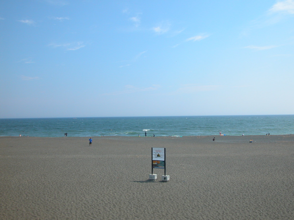 夏の空と砂浜