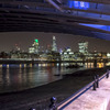 ロンドン橋の下
