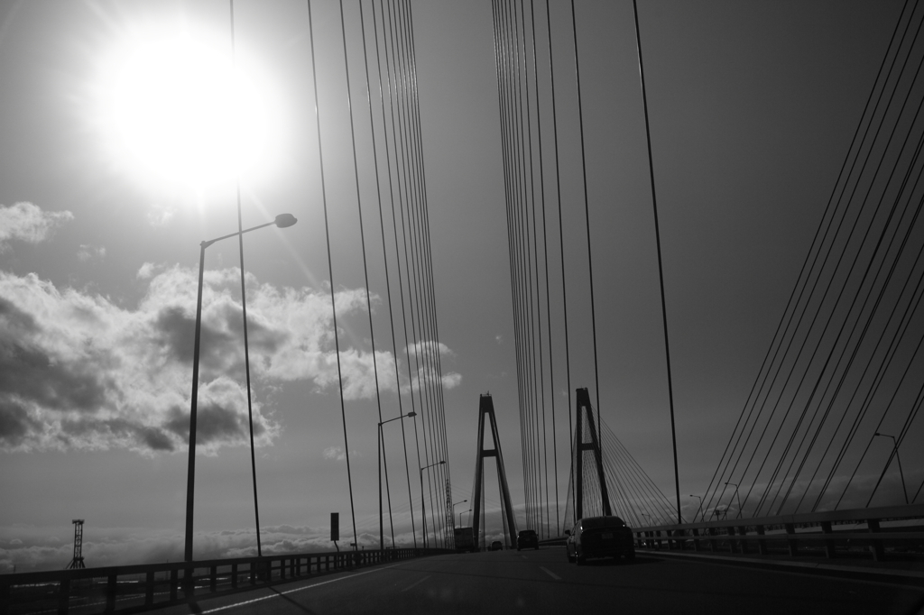 to the west 