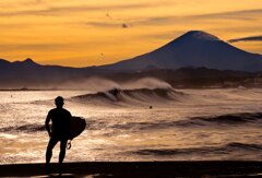 Fuji and surfers