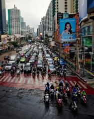 雨のスクンビット通り