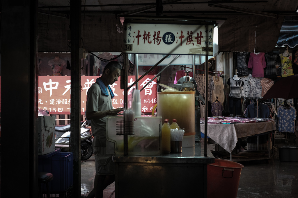 市场的雨#2