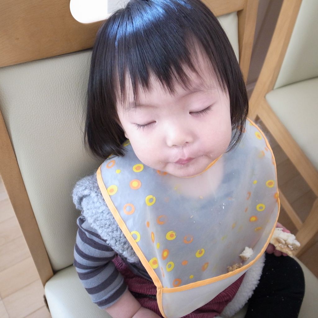 食べてる途中で寝る・・・・・。