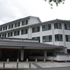 お城の横の小学校