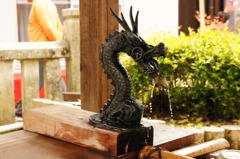 手水舎の龍