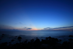 日の出前の海
