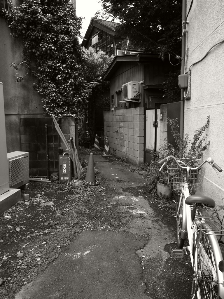 ちょっぴり怪しい路地