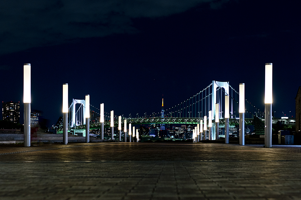 Towerをのぞむ道