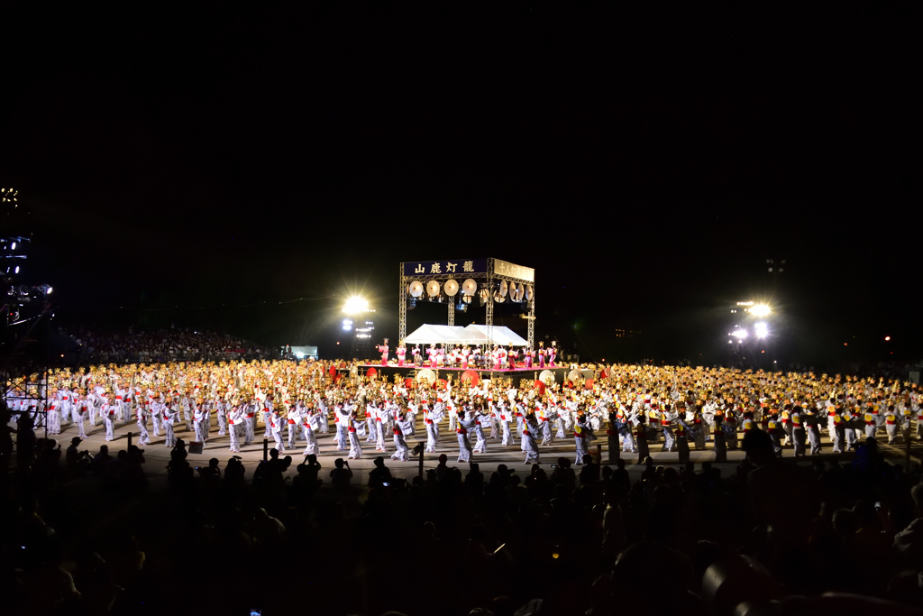 千人灯籠踊り