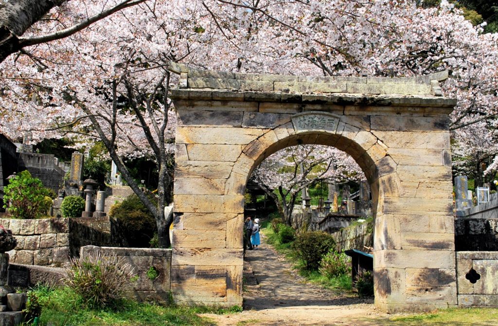 石門と桜
