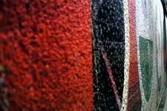 ガード下の動輪