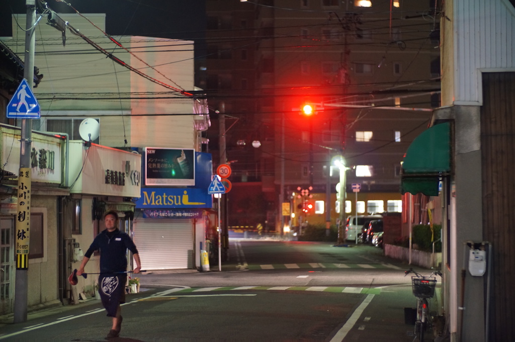 踏み切りがある風景