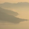霞む粟島