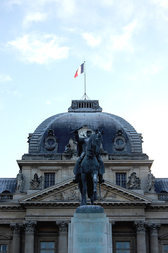 エッフェル塔の向い