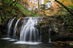 奇勝の紅葉～嬬恋・石樋の滝～