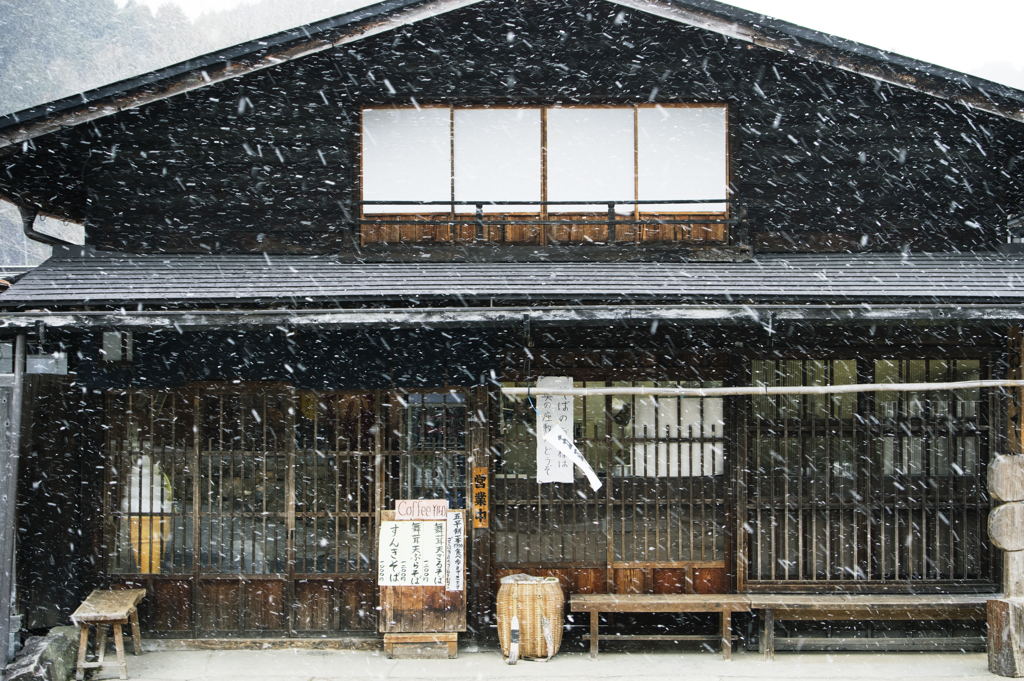 雪の日営業中