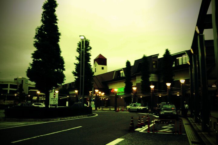 駅前にて2