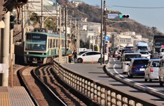 鎌倉高校前駅第一踏切を通過