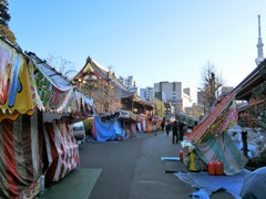 難民キャンプか