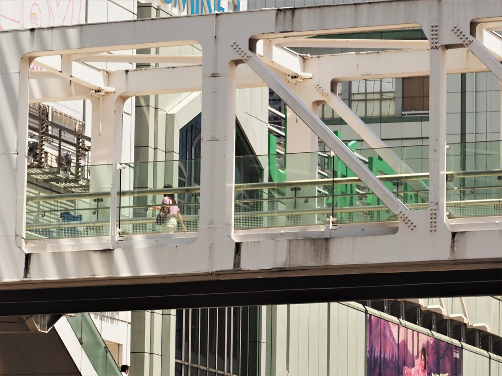 新宿駅南口歩道橋