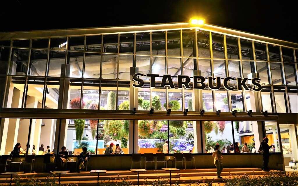夜のスターバックス
