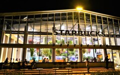 夜のスターバックス