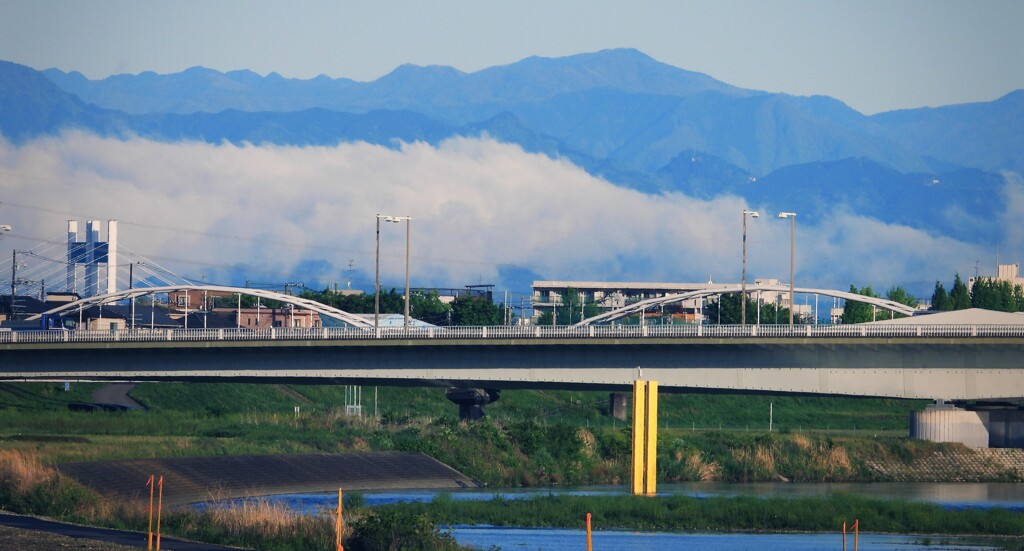 早朝の多摩川