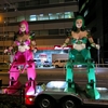 今夜も巨大ロボットホステスがお見送り