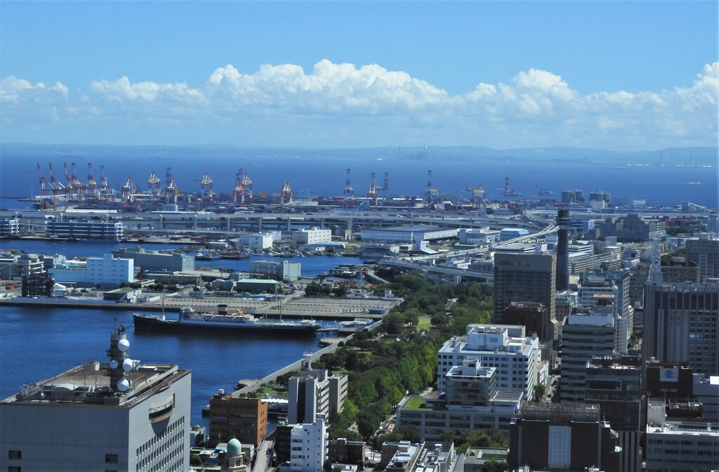 氷川丸と山下ふ頭