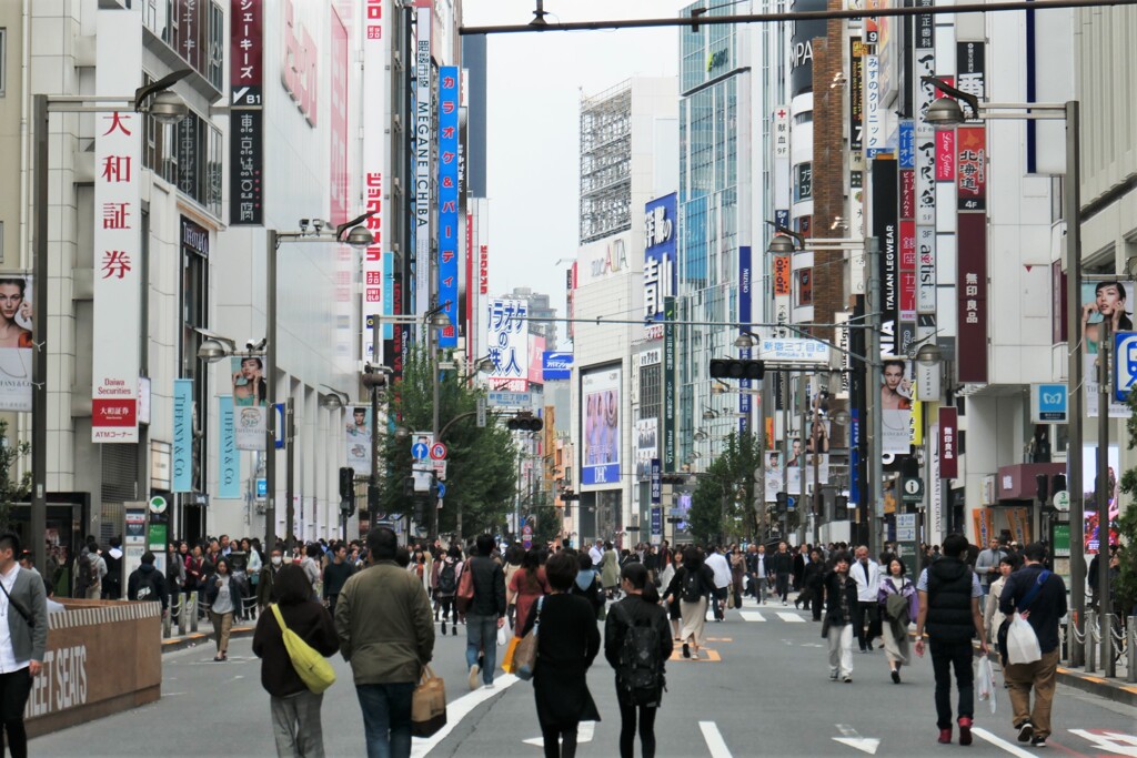 新宿東口の歩行者天国