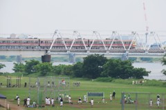 東京都調布市側の野球少年