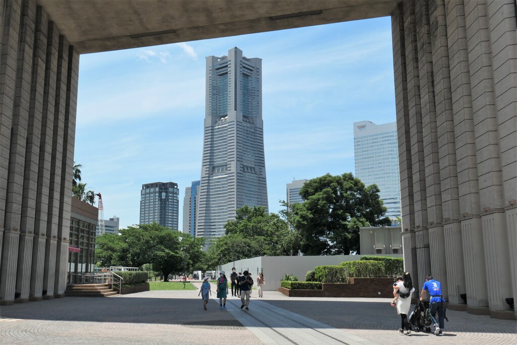 ナビオス横浜とランドマークタワー