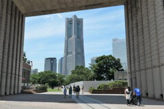 ナビオス横浜とランドマークタワー