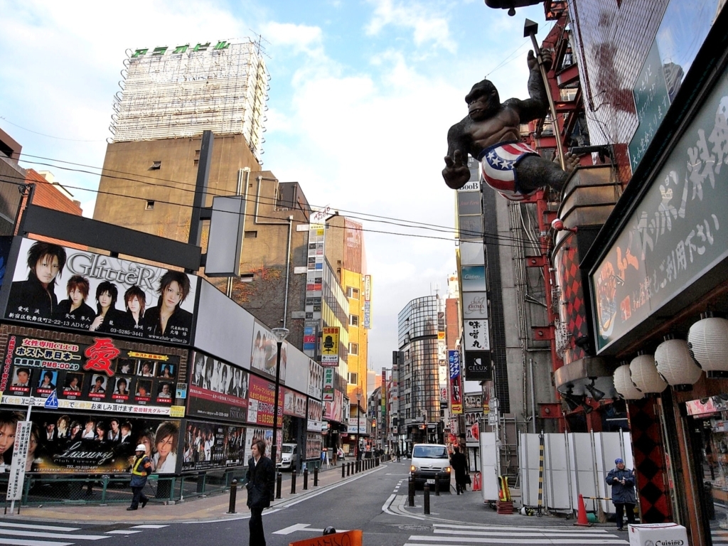 新宿歌舞伎町の朝