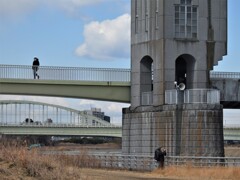 管理事務所職員とカメラマン