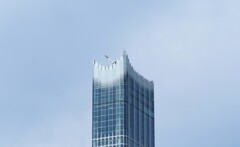 高層ビルの雪模様