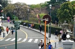 外国人墓地前