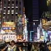 歌舞伎町からの人波