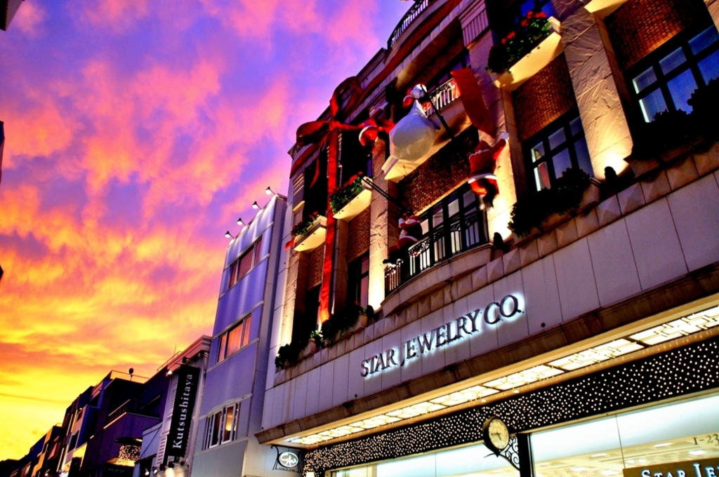 夕焼けの横浜元町商店街